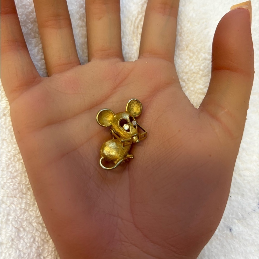 Vintage Avon Mouse Brooch with Articulated Glasses Gold Tone Whimsical - Picture 8 of 14